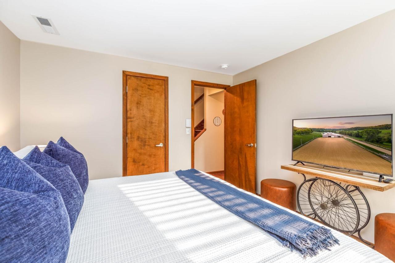 Galena Territory Lakeside Retreat: King Beds & Pool Access Exterior photo